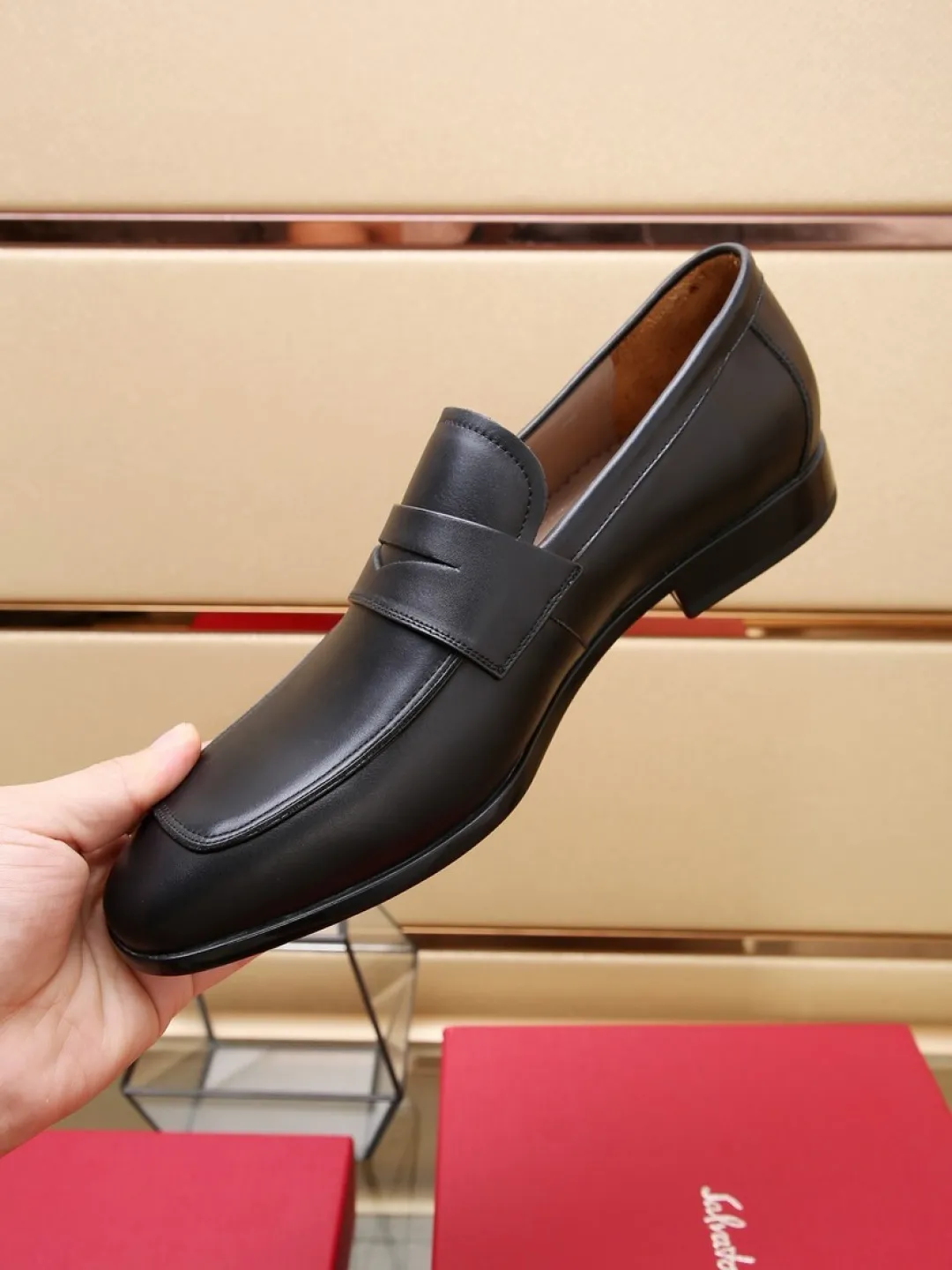 Factory P620💰🔥《Ferragamo》👏Latest•High-end top brand luxury~purchasing agent, top~quality. New fashionable business men's shoes🔜The uppers are made of original open-edge beaded cowhide➕cowhide·lining, with fine workmanship. The original stylish and soft combination wear-resistant and non-slip outsole is light and comfortable on the feet. The real thing looks better in real life. Size: 38/44